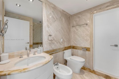 Снять в аренду кондоминиум в Майами-Бич, Флорида 3 спальни, 252.42м2, № 1865335 - фото 24