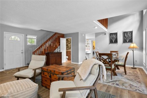 Casa en venta en Tampa, Florida, 5 dormitorios, 307.04 m2 № 1873454 - foto 12