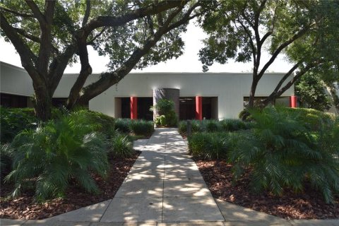 Immobilier commercial à Tampa, Floride 2168.9 m2 № 2299237