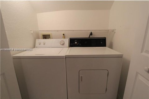 Touwnhouse à louer à Hialeah, Floride: 3 chambres, 109.62 m2 № 1989419 - photo 6