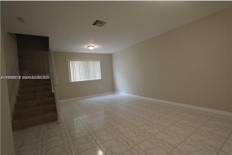Touwnhouse à louer à Hialeah, Floride: 3 chambres, 109.62 m2 № 1989419 - photo 5