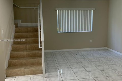 Touwnhouse à louer à Hialeah, Floride: 3 chambres, 109.62 m2 № 1989419 - photo 12