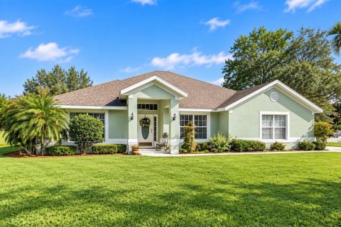 Casa en Eustis, Florida 4 dormitorios, 231.79 m2 № 2367280
