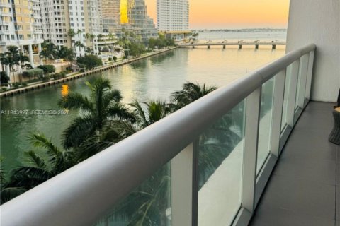 Condominio en alquiler en Miami, Florida, 2 dormitorios, 123.1 m2 № 2059976 - foto 2