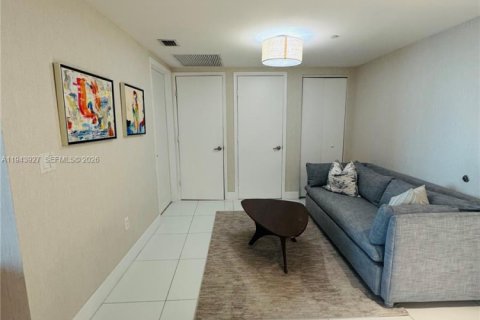 Condominio en alquiler en Miami, Florida, 2 dormitorios, 123.1 m2 № 2059976 - foto 19