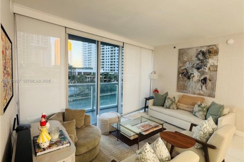Condominio en alquiler en Miami, Florida, 2 dormitorios, 123.1 m2 № 2059976 - foto 5