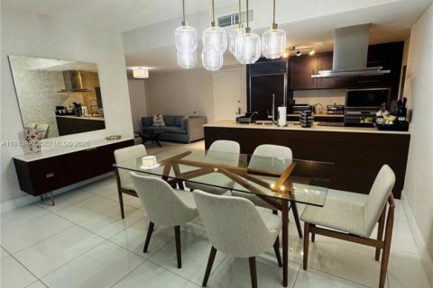 Condominio en alquiler en Miami, Florida, 2 dormitorios, 123.1 m2 № 2059976 - foto 4