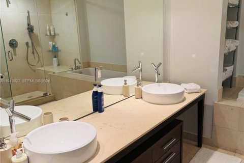 Condominio en alquiler en Miami, Florida, 2 dormitorios, 123.1 m2 № 2059976 - foto 9