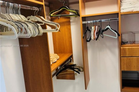 Condominio en alquiler en Miami, Florida, 2 dormitorios, 123.1 m2 № 2059976 - foto 8