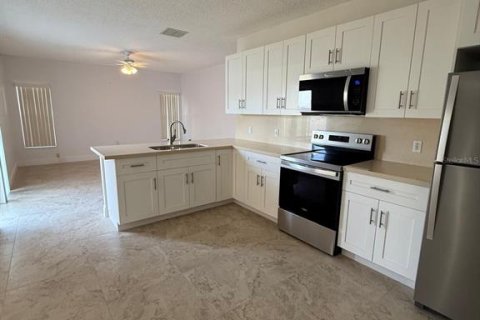Casa en alquiler en Kissimmee, Florida, 3 dormitorios, 154.31 m2 № 2109615 - foto 2