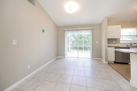 Villa ou maison à louer à Cape Coral, Floride: 3 chambres, 119.19 m2 № 2100272 - photo 6
