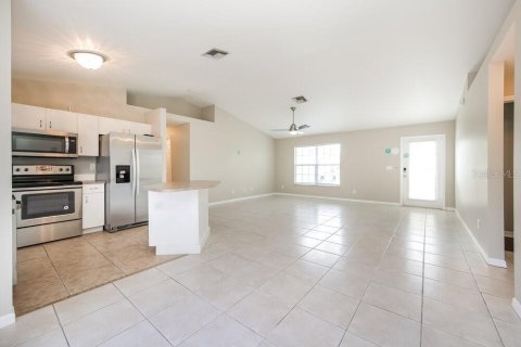 Villa ou maison à louer à Cape Coral, Floride: 3 chambres, 119.19 m2 № 2100272 - photo 7