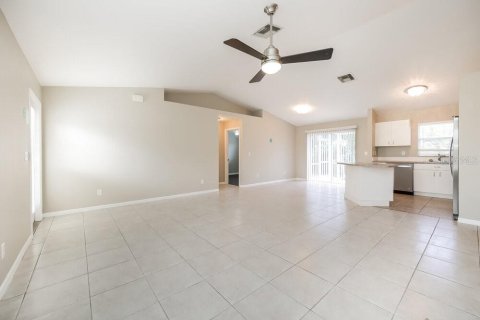 Villa ou maison à louer à Cape Coral, Floride: 3 chambres, 119.19 m2 № 2100272 - photo 4