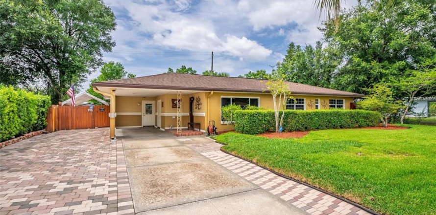 House in Orlando, Florida 3 bedrooms, 120.49 sq.m. № 1808573