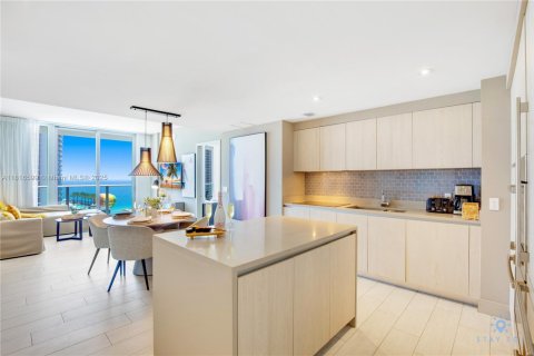 Hotel en venta en Hollywood, Florida, 2 dormitorios, 96.99 m2 № 1770440 - foto 1