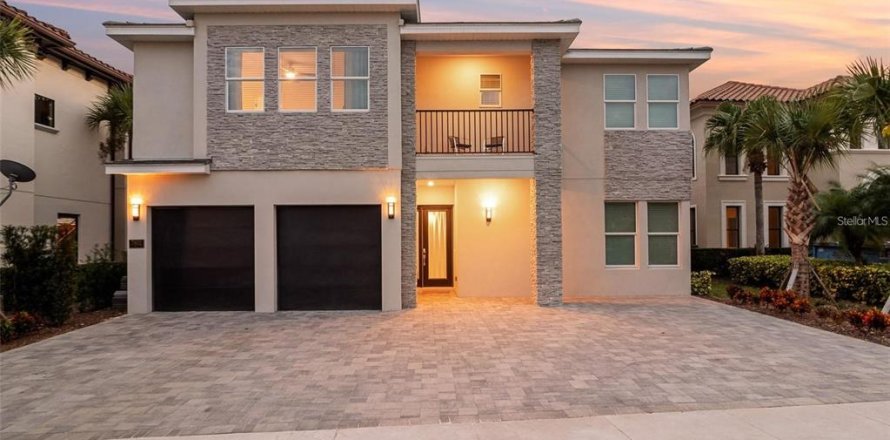 Casa en Four Corners, Florida 9 dormitorios, 650.32 m2 № 1771368