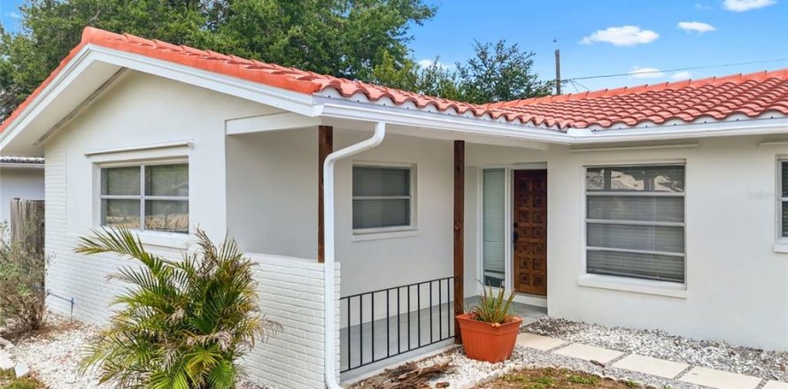 Villa ou maison à Clearwater, Floride 2 chambres, 125.23 m2 № 2112135