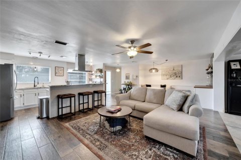 Villa ou maison à louer à Clearwater, Floride: 2 chambres, 125.23 m2 № 2112135 - photo 11
