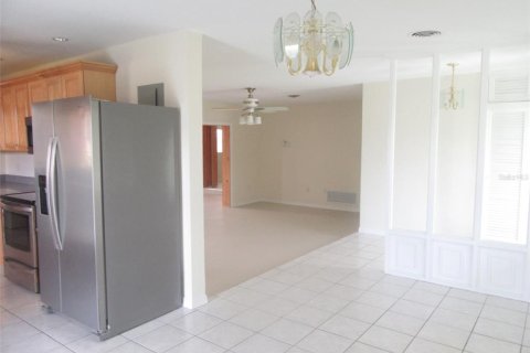 House in Port Charlotte, Florida 3 bedrooms, 162.49 sq.m. № 1833495 - photo 5