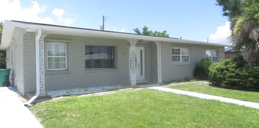 Casa en Port Charlotte, Florida 3 dormitorios, 162.49 m2 № 1833495