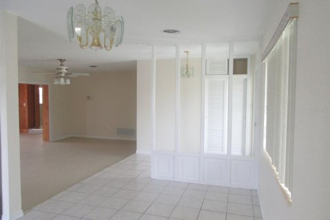 House in Port Charlotte, Florida 3 bedrooms, 162.49 sq.m. № 1833495 - photo 4