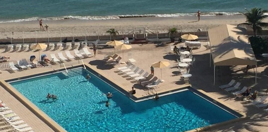 Кондоминиум с 2 спальнями в Холливуд, Флорида № 2025766