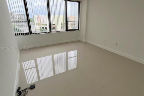 Купить кондоминиум в Холливуд, Флорида 2 спальни, 103.12м2, № 2025766 - фото 13