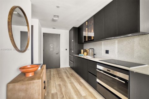 Condo in Miami, Florida, 2 bedrooms  № 2242619 - photo 5