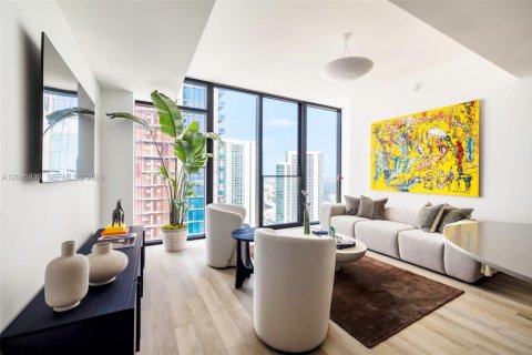 Condo in Miami, Florida, 2 bedrooms  № 2242619 - photo 3