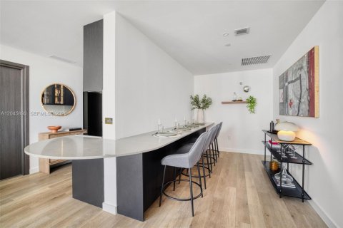 Condo in Miami, Florida, 2 bedrooms  № 2242619 - photo 7