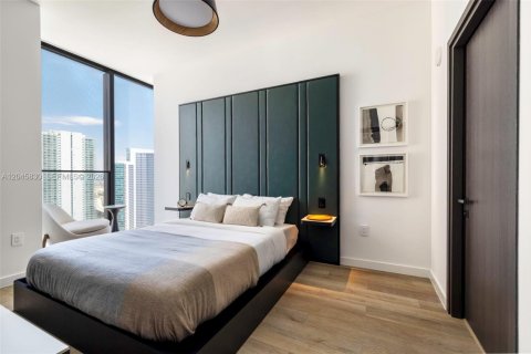 Condo in Miami, Florida, 2 bedrooms  № 2242619 - photo 13