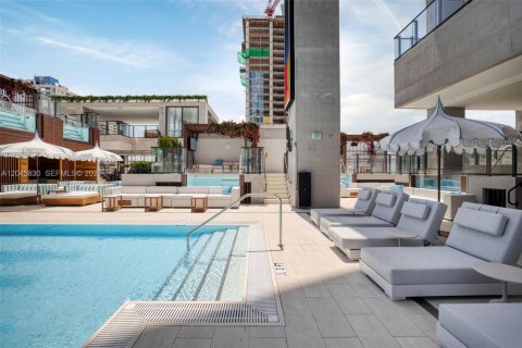 Condo in Miami, Florida, 2 bedrooms  № 2242619 - photo 21