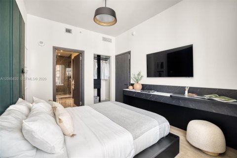 Condo in Miami, Florida, 2 bedrooms  № 2242619 - photo 14