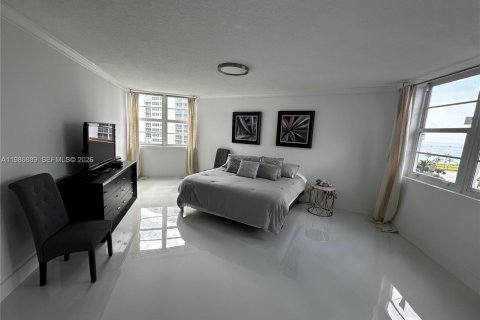 Купить кондоминиум в Бока-Ратон, Флорида 2 спальни, 142.6м2, № 2044936 - фото 16