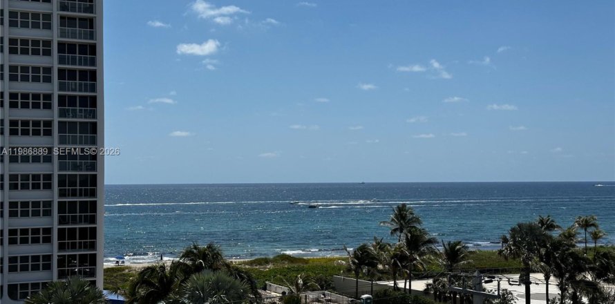 Кондоминиум с 2 спальнями в Бока-Ратон, Флорида № 2044936