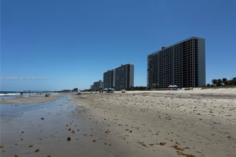 Купить кондоминиум в Бока-Ратон, Флорида 2 спальни, 142.6м2, № 2044936 - фото 4