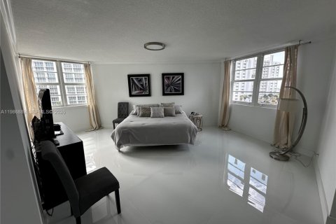 Купить кондоминиум в Бока-Ратон, Флорида 2 спальни, 142.6м2, № 2044936 - фото 17