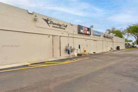 Immobilier commercial à vendre à Hialeah, Floride № 2170912 - photo 27