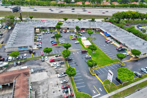 Immobilier commercial à vendre à Hialeah, Floride № 2170912 - photo 3