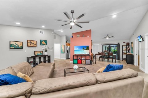 Casa en venta en Bradenton, Florida, 8 dormitorios, 286.23 m2 № 2383712 - foto 18