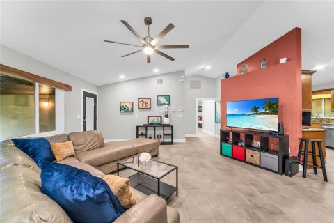 Casa en venta en Bradenton, Florida, 8 dormitorios, 286.23 m2 № 2383712 - foto 17