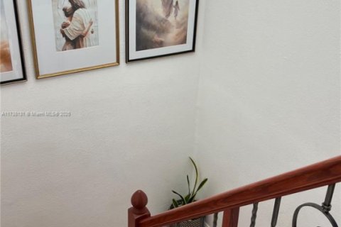 Townhouse in Miami, Florida 3 bedrooms, 145.39 sq.m. № 1486925 - photo 11
