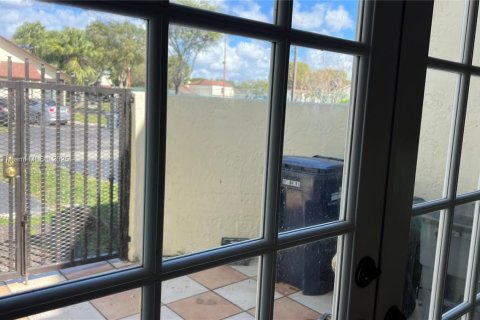Townhouse in Miami, Florida 3 bedrooms, 145.39 sq.m. № 1486925 - photo 4