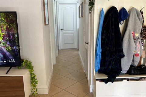 Townhouse in Miami, Florida 3 bedrooms, 145.39 sq.m. № 1486925 - photo 7