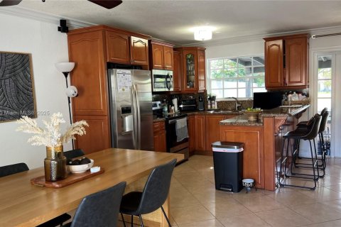 Townhouse in Miami, Florida 3 bedrooms, 145.39 sq.m. № 1486925 - photo 2