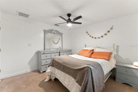 Villa ou maison à vendre à Tampa, Floride: 2 chambres, 97.92 m2 № 2414055 - photo 19