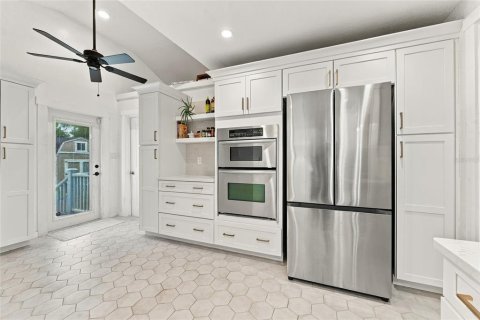 Villa ou maison à vendre à Tampa, Floride: 2 chambres, 97.92 m2 № 2414055 - photo 16