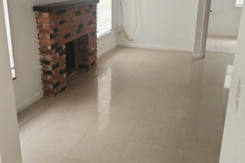 Villa ou maison à louer à Miramar, Floride: 4 chambres, 179.21 m2 № 1226939 - photo 1