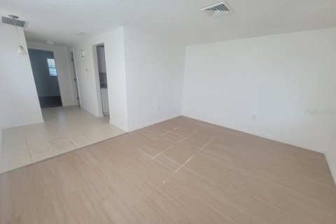 Casa en alquiler en New Port Richey, Florida, 1 dormitorio, 50.17 m2 № 1870310 - foto 3