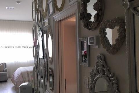 Copropriété à louer à Miami Beach, Floride: 52.03 m2 № 1985436 - photo 2